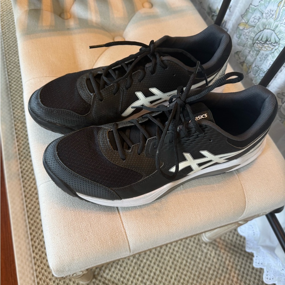 ASICS Men's Black and White Athletic Shoes